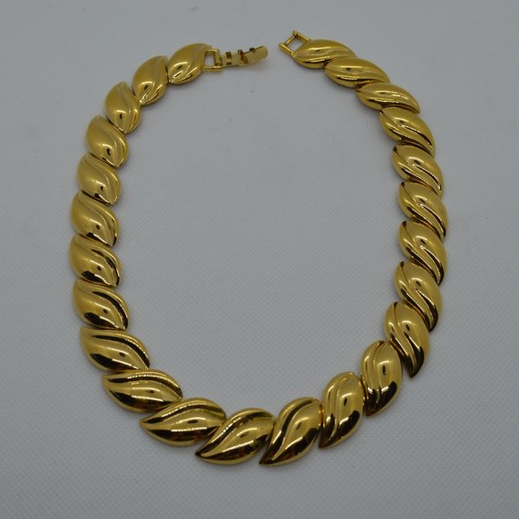 Vintage Napier Gold-Toned Leaf Collar Necklace - Picture 3 of 10